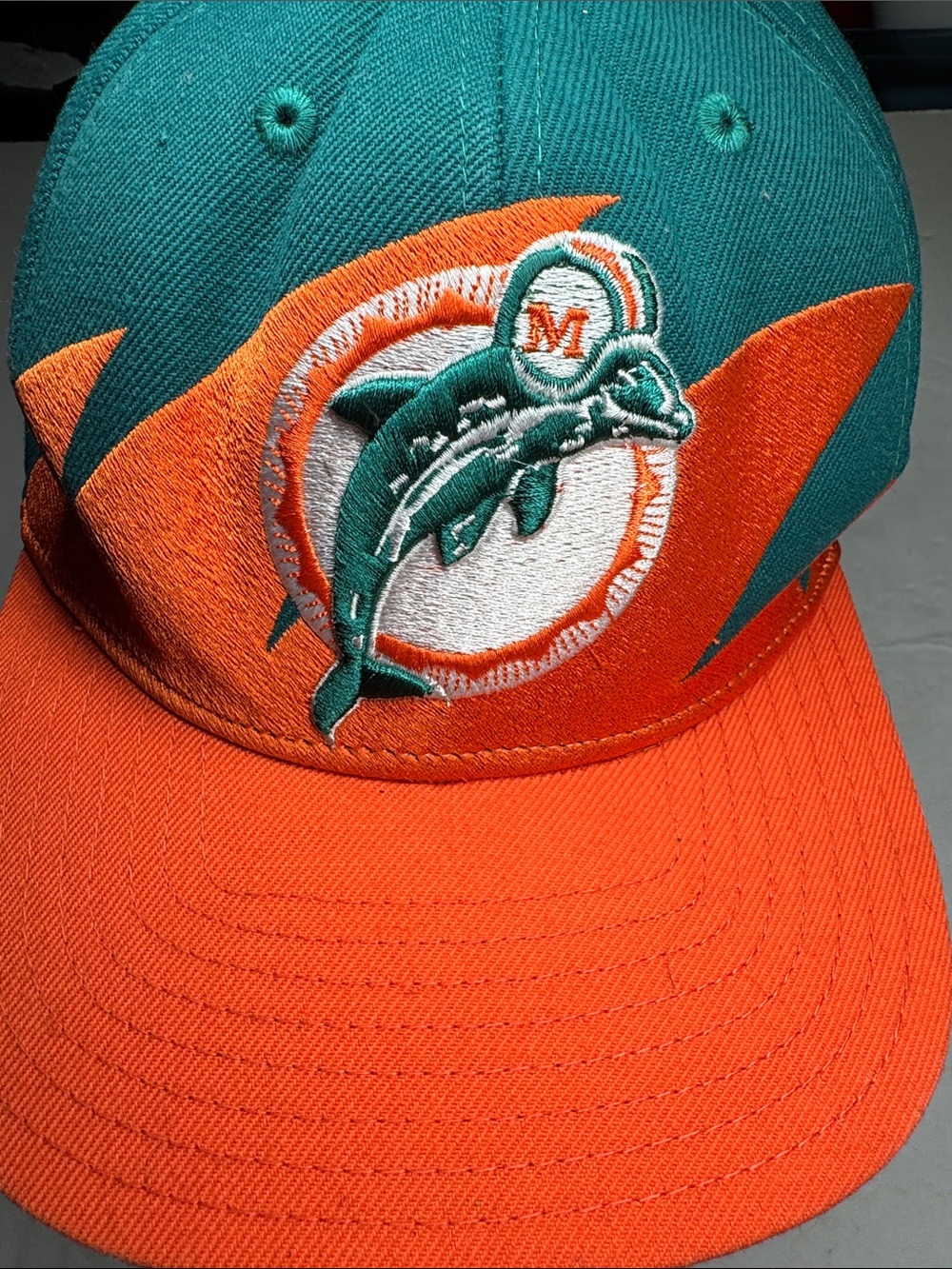 Mitchell & Ness Two-Tone Dolphin Logo Cap embroidered NFL vintage collection OS